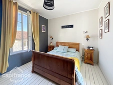 AGREABLE MAISON DE VILLE – CHARME DE L’ANCIEN – EMPLACEMENT RECHERCHÉ