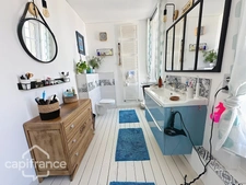 AGREABLE MAISON DE VILLE – CHARME DE L’ANCIEN – EMPLACEMENT RECHERCHÉ