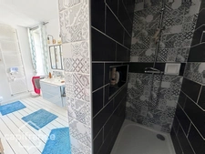 AGREABLE MAISON DE VILLE – CHARME DE L’ANCIEN – EMPLACEMENT RECHERCHÉ
