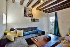 À vendre Maison avec grand terrain et grange indépendante.