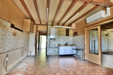 A vendre Maison en pierres 4 pièces, terrain d'environ 1000 m2.