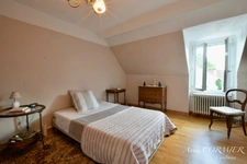 SULLY SUR LOIRE Maison de ville rénovée d'environ 75m2.