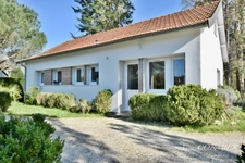 À vendre Brinon-sur-Sauldre- Charmante propriété d'agrément entièrement rénovée.