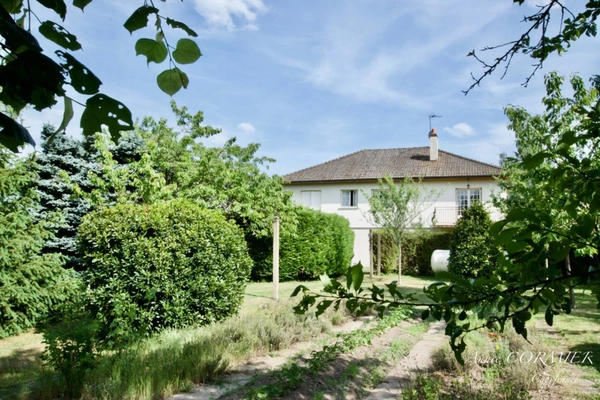 SAINT AIGNAN LE JAILLARD maison d'environ 158m2- 4 chambres- Terrain de 1 147,00 m² 