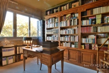 LORRIS, Maison de caractère d'environ 150m2, trois chambres.