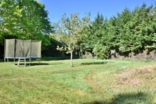 À vendre Maison avec grand terrain et grange indépendante.