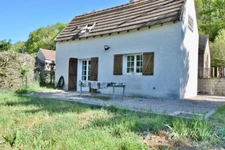 À vendre Maison avec grand terrain et grange indépendante.