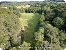 Dordogne (24) Propriété P7 proche de SAINT MARTIN DE FRESSENGEAS (24), terrain 36000m2, rivière, 225m2 habitables.
