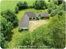 Maison à vendre 4 pièces JUMILHAC LE GRAND (24) Plain-pied 111m2, terrain 3479m2, garage 40m2, deux chambres et mezzanine