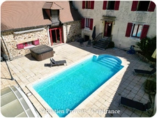 Dpt Dordogne (24), à vendre 11 pièces proche Thiviers (24) propriété de 325 m², terrain 22200 m², dépendance, piscine.