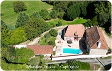 Dpt Dordogne (24), à vendre 11 pièces proche Thiviers (24) propriété de 325 m², terrain 22200 m², dépendance, piscine.