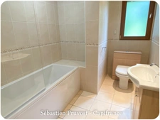 Maison à vendre 4 pièces JUMILHAC LE GRAND (24) Plain-pied 111m2, terrain 3479m2, garage 40m2, deux chambres et mezzanine