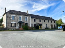 Dpt Dordogne (24), à vendre proche Thiviers Ensemble immobilier P22 de 642 m²- 12 chambres - Terrain de 2 717,00 m² - Salle de 160m2