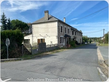 Dpt Dordogne (24), à vendre proche Thiviers Ensemble immobilier P22 de 642 m²- 12 chambres - Terrain de 2 717,00 m² - Salle de 160m2