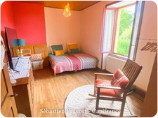 Dpt Dordogne (24), à vendre 11 pièces proche Thiviers (24) propriété de 325 m², terrain 22200 m², dépendance, piscine.