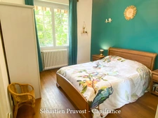 Saint-Front-la-Rivière (24) Maison à vendre 5 pièces, beaux volumes, lumineux, sou-sol aménagé, terrain 2194m2, 2chambres, studio et atelier. 