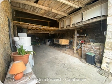 Maison rénovée à vendre 3 pièces CONNEZAC (24), deux chambres, grange 63m2, terrain 7290m2 dont partie à bâtir.