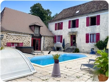 Dpt Dordogne (24), à vendre 11 pièces proche Thiviers (24) propriété de 325 m², terrain 22200 m², dépendance, piscine.
