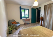 Maison rénovée à vendre 3 pièces CONNEZAC (24), deux chambres, grange 63m2, terrain 7290m2 dont partie à bâtir.