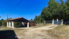 Maison Plain-pied 113.5m2+21.5m2 avec un gîte à vendre 4 pièces BRANTOME (24) - Garage, piscine chauffée 11x5 avec sa plage et carport - 