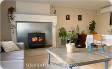 Maison rénovée à vendre 3 pièces CONNEZAC (24), deux chambres, grange 63m2, terrain 7290m2 dont partie à bâtir.