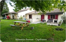 Maison rénovée à vendre 3 pièces CONNEZAC (24), deux chambres, grange 63m2, terrain 7290m2 dont partie à bâtir.