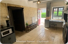 Maison rénovée à vendre 3 pièces CONNEZAC (24), deux chambres, grange 63m2, terrain 7290m2 dont partie à bâtir.