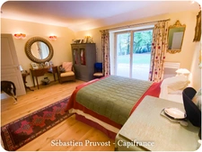Dordogne (24) Propriété P7 proche de SAINT MARTIN DE FRESSENGEAS (24), terrain 36000m2, rivière, 225m2 habitables.