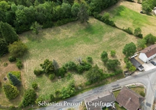 Terrain à vendre  NANTHIAT (24), ensemble foncier, terrain avec CU et bois secteur bourg, bassin sur le terrain. 9839m2