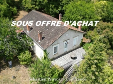 Dordogne (24) Agonac, A vendre Maison 105m2 habitables à rénover à vendre 5 pièces, 4 chambres, terrain 2752m2, garages.