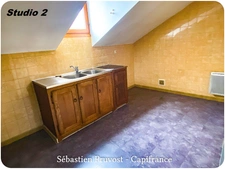 Immeuble de rapport à vendre PERIGUEUX proche Tourny (24), un F3, deux F2, deux studios et un bureau. 