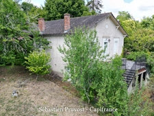 Dordogne (24) Agonac, A vendre Maison 105m2 habitables à rénover à vendre 5 pièces, 4 chambres, terrain 2752m2, garages.