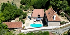 Dpt Dordogne (24), à vendre 11 pièces proche Thiviers (24) propriété de 325 m², terrain 22200 m², dépendance, piscine.