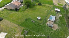 Maison rénovée à vendre 3 pièces CONNEZAC (24), deux chambres, grange 63m2, terrain 7290m2 dont partie à bâtir.