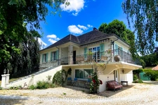 Saint-Front-la-Rivière (24) Maison à vendre 5 pièces, beaux volumes, lumineux, sou-sol aménagé, terrain 2194m2, 2chambres, studio et atelier. 