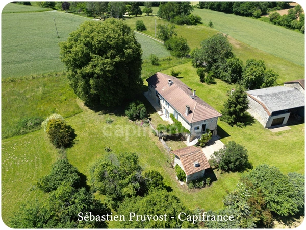 Champagnac de Belair (24), Dordogne, Maison en pierre à vendre, 211 m², 6 Pièces, Terrain 4 332 m², 5 chambres, Gîte, Atelier 