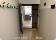 Maison rénovée à vendre 3 pièces CONNEZAC (24), deux chambres, grange 63m2, terrain 7290m2 dont partie à bâtir.