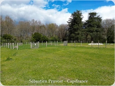 Maison rénovée à vendre 3 pièces CONNEZAC (24), deux chambres, grange 63m2, terrain 7290m2 dont partie à bâtir.