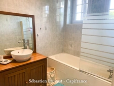 Saint-Front-la-Rivière (24) Maison à vendre 5 pièces, beaux volumes, lumineux, sou-sol aménagé, terrain 2194m2, 2chambres, studio et atelier. 