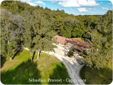 Dordogne (24) Propriété P7 proche de SAINT MARTIN DE FRESSENGEAS (24), terrain 36000m2, rivière, 225m2 habitables.