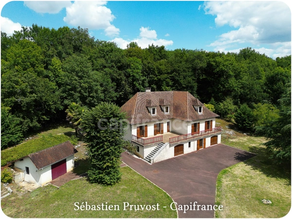 Dpt Dordogne (24), SAINT MARTIAL D'ALBAREDE (24), maison traditionnelle P9  270m2, terrain 3740m2, sous-sol complet.