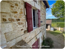 Proche de BRANTOME (24)Fermette à vendre 62m2, Combles 90m2, Grange 140m2, Dépendance, Terrain 5835m2