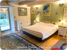 Dordogne (24) Propriété P7 proche de SAINT MARTIN DE FRESSENGEAS (24), terrain 36000m2, rivière, 225m2 habitables.