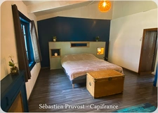 Maison rénovée à vendre 3 pièces CONNEZAC (24), deux chambres, grange 63m2, terrain 7290m2 dont partie à bâtir.