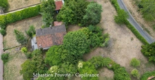 Dordogne (24) Agonac, A vendre Maison 105m2 habitables à rénover à vendre 5 pièces, 4 chambres, terrain 2752m2, garages.