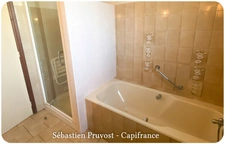 Maison à vendre 4 pièces NONTRON (24), Semi plain-pied, beau terrain clos 1845m2, sous-sol complet, secteur résidentiel.