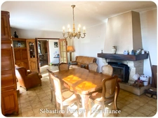 Maison à vendre 4 pièces NONTRON (24), Semi plain-pied, beau terrain clos 1845m2, sous-sol complet, secteur résidentiel.