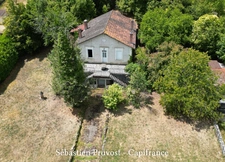 Dordogne (24) Agonac, A vendre Maison 105m2 habitables à rénover à vendre 5 pièces, 4 chambres, terrain 2752m2, garages.