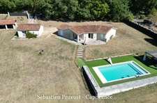 Maison Plain-pied 113.5m2+21.5m2 avec un gîte à vendre 4 pièces BRANTOME (24) - Garage, piscine chauffée 11x5 avec sa plage et carport - 