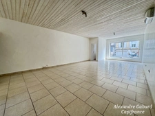 Maison en pierres - 3 chambres -  vaste jardin et grand garage